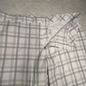 Nike Golf Dri Fit Mens Size 40 Grey‎ White Plaid Shorts Chino Flat Front Stretch